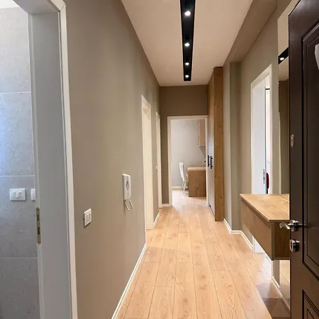 Properhome Luxury 5 * Gjirokastër