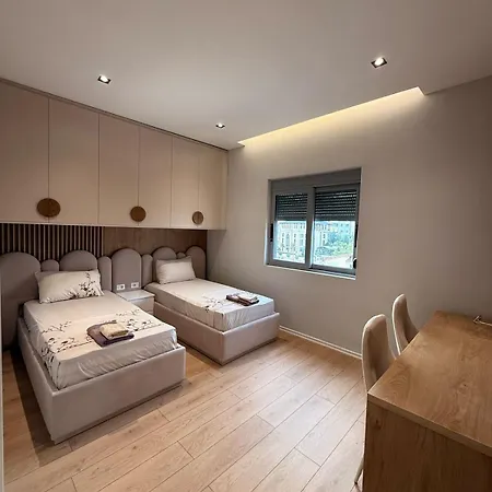 Properhome Luxury 5 *